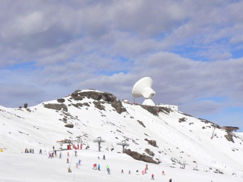 Estación Radioastronómica y pistas de esquí.