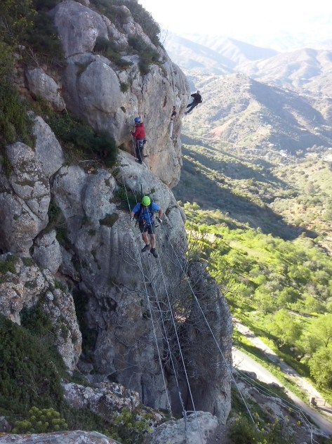 Cruzando un puente tibetano.