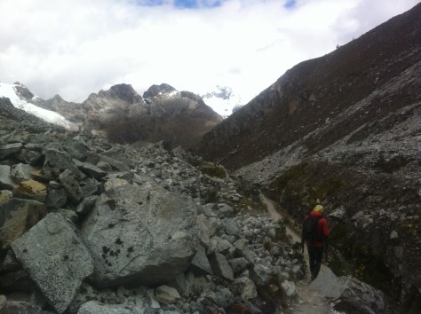 Comienzo del descenso de la laguna 69.
