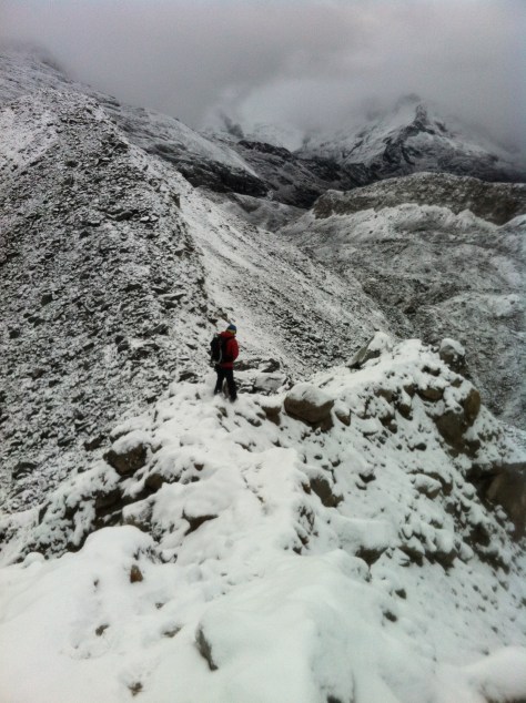 Más fotos de la arista que desciende hacia la morrena.