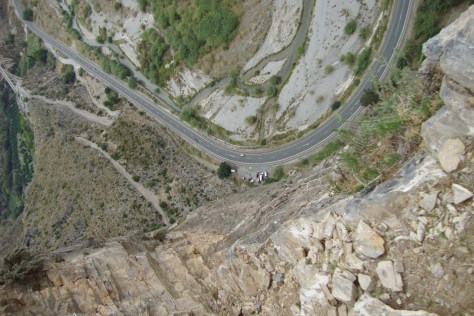 Que pequeños vemos los coches.