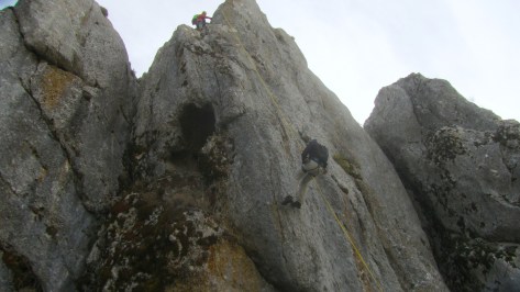 y descendemos del 2º tramo con un rápel de mas de 20 m, .... Fran
