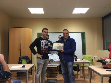 Posando Antonio Villalba nuestro presidente con el premiado Antonio Romero.