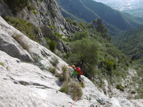 Durante el pasamanos.