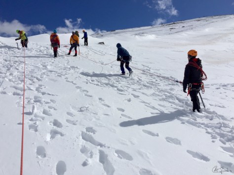 Durante la prácticas de encordamiento.