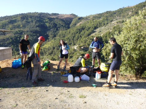 Preparando el material.