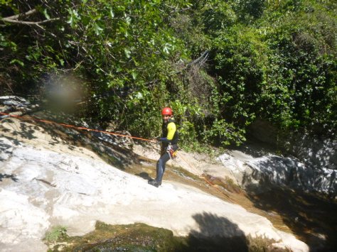 Comenzando uno de los rapeles.