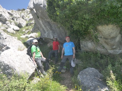 Un pequeño descanso junto a una preciosa Yedra adherida a la roca.