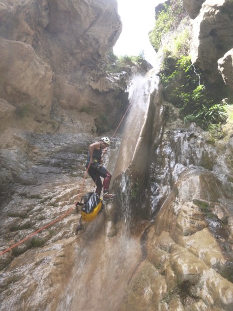 Vista desde abajo del rapel.